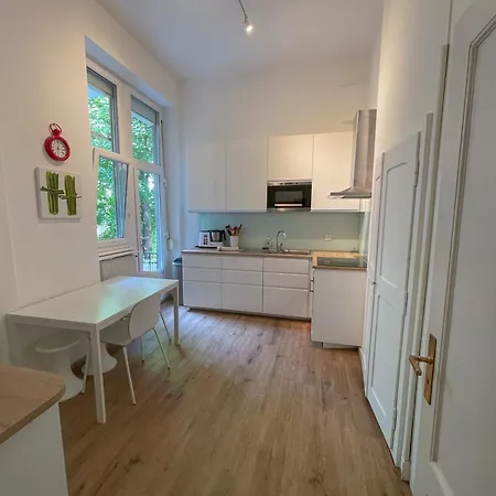 De Standing 200m² Apartment *